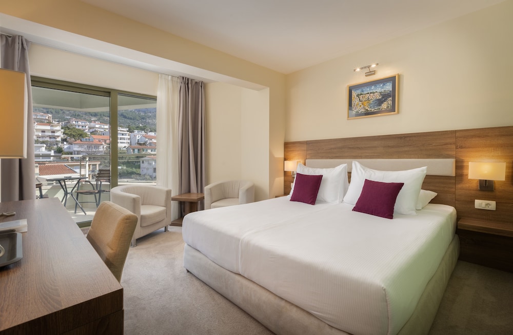 Hotel Park — Hotel rooms in Makarska, Split-Dalmatia