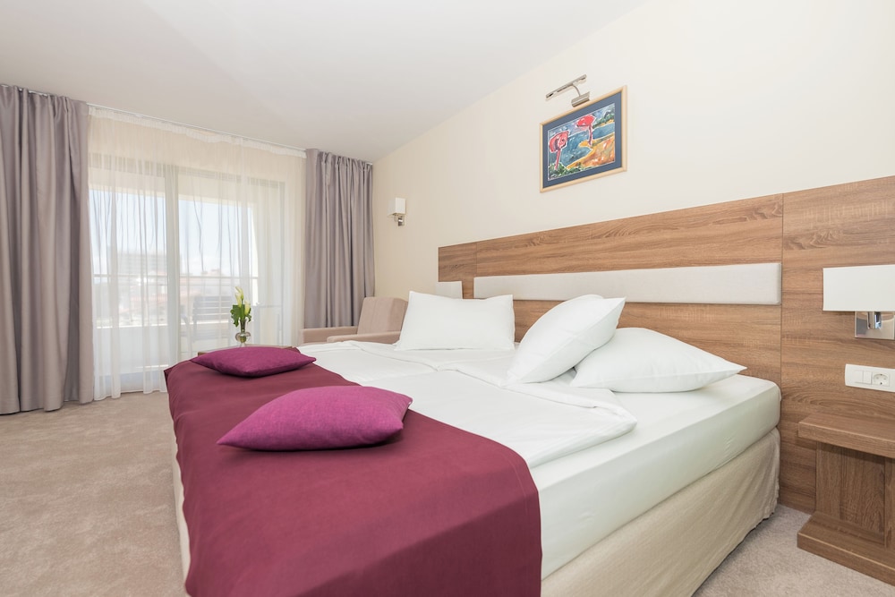 Hotel Park — Hotel rooms in Makarska, Split-Dalmatia