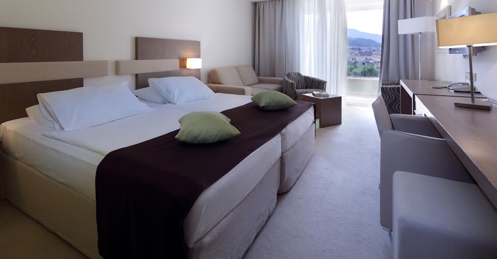 Hotel Park — Hotel rooms in Makarska, Split-Dalmatia