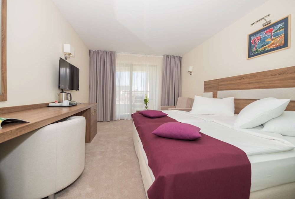 Hotel Park — Hotel rooms in Makarska, Split-Dalmatia