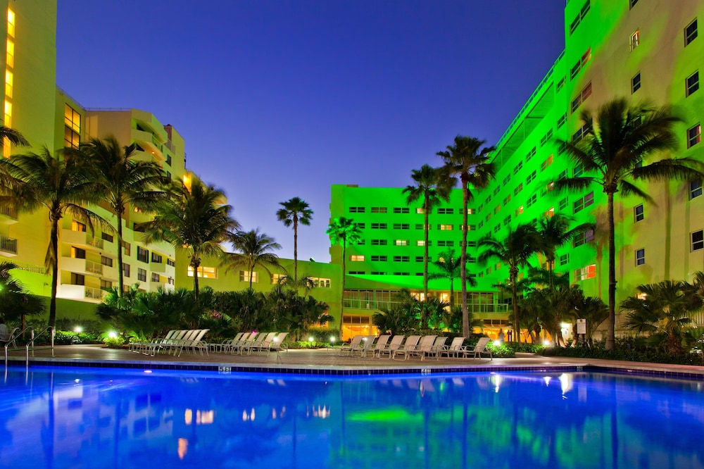 Holiday Inn Miami Beach - Oceanfront by IHG — Swimming pool in Miami, Florida