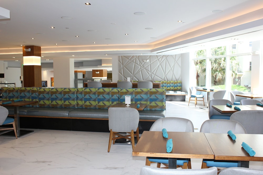 Holiday Inn Miami Beach - Oceanfront by IHG — Restaurant & bars in Miami, Florida