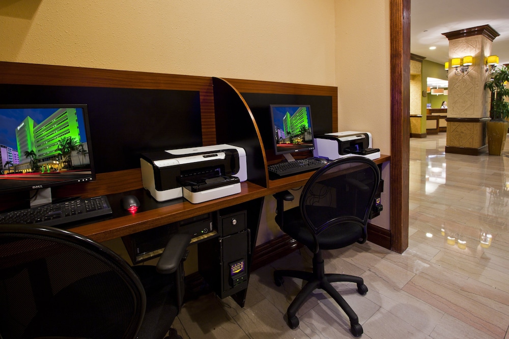 Holiday Inn Miami Beach - Oceanfront by IHG — Hotel building in Miami, Florida
