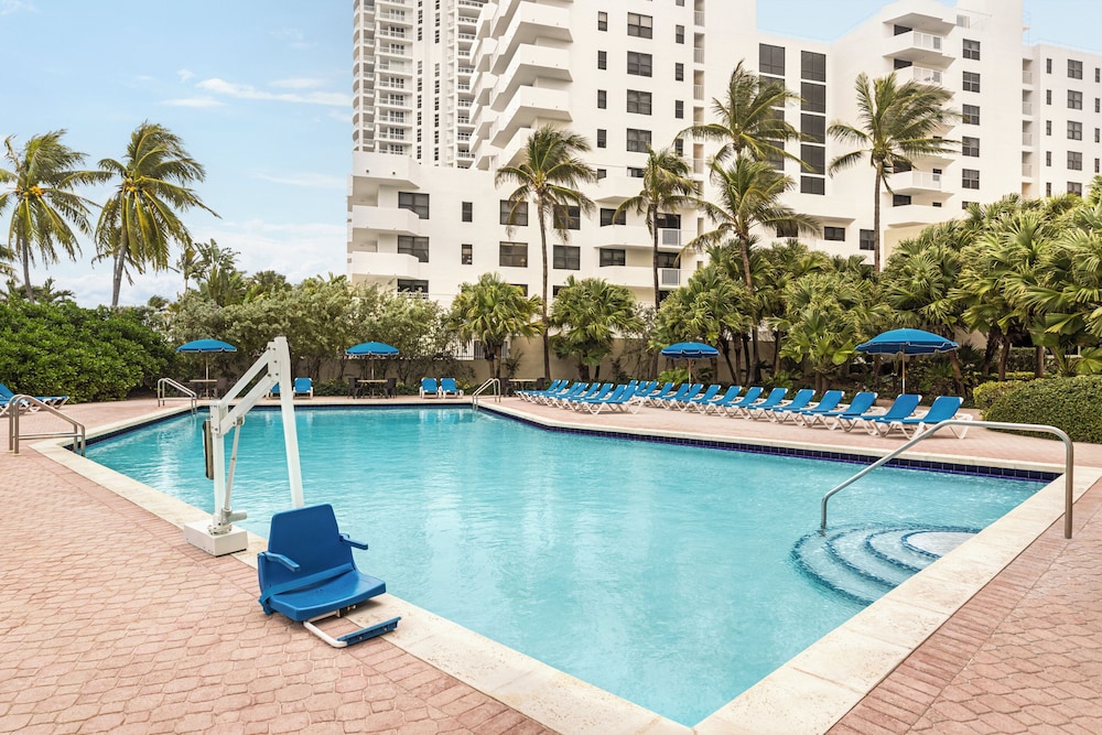 Holiday Inn Miami Beach - Oceanfront by IHG — Swimming pool in Miami, Florida