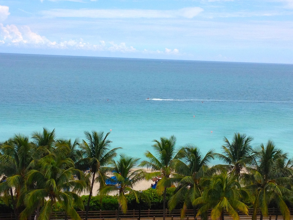 Holiday Inn Miami Beach - Oceanfront by IHG — Beach in Miami, Florida