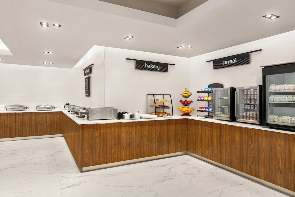 Holiday Inn Miami Beach - Oceanfront by IHG — Restaurant & bars in Miami, Florida
