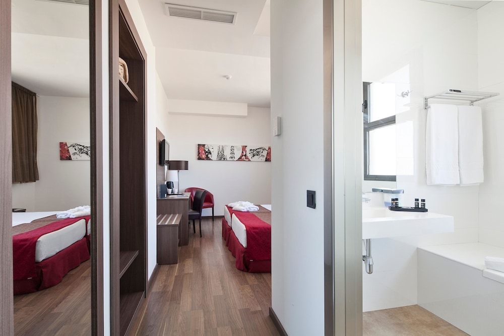 Hotel Best 4 Barcelona — Hotel rooms in Barcelona, Catalonia