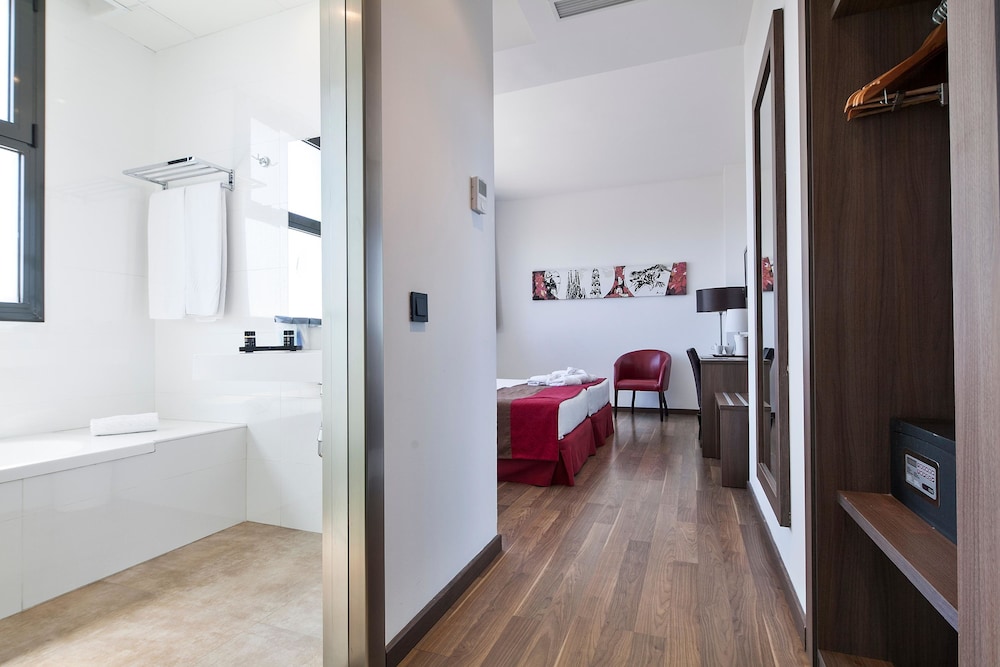 Hotel Best 4 Barcelona — Hotel rooms in Barcelona, Catalonia