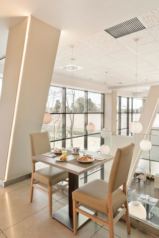 Hotel Best 4 Barcelona — Restaurant & bars in Barcelona, Catalonia