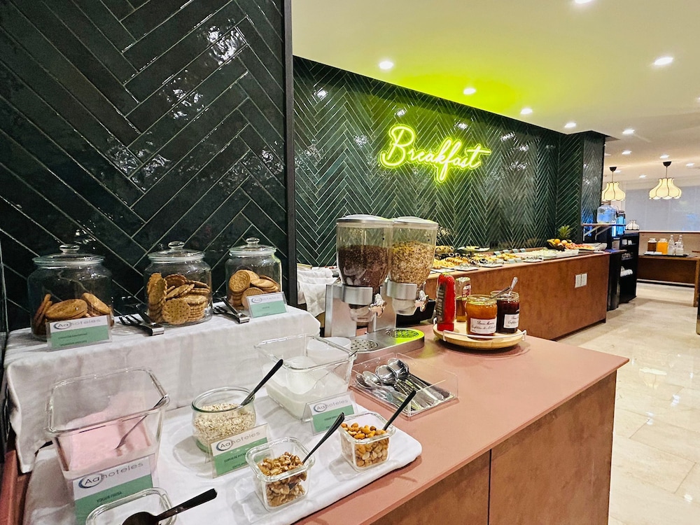 Hotel Viladomat — Restaurant & bars in Barcelona, Catalonia
