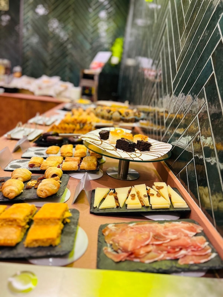 Hotel Viladomat — Restaurant & bars in Barcelona, Catalonia