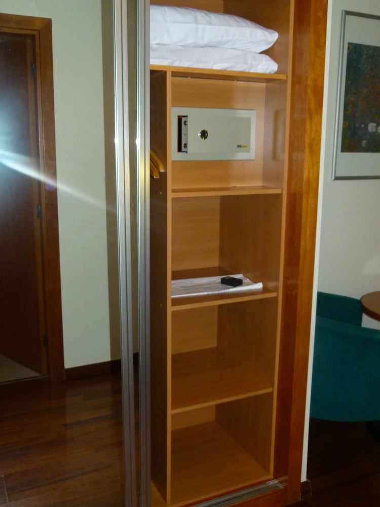 Hotel Viladomat — Hotel rooms in Barcelona, Catalonia