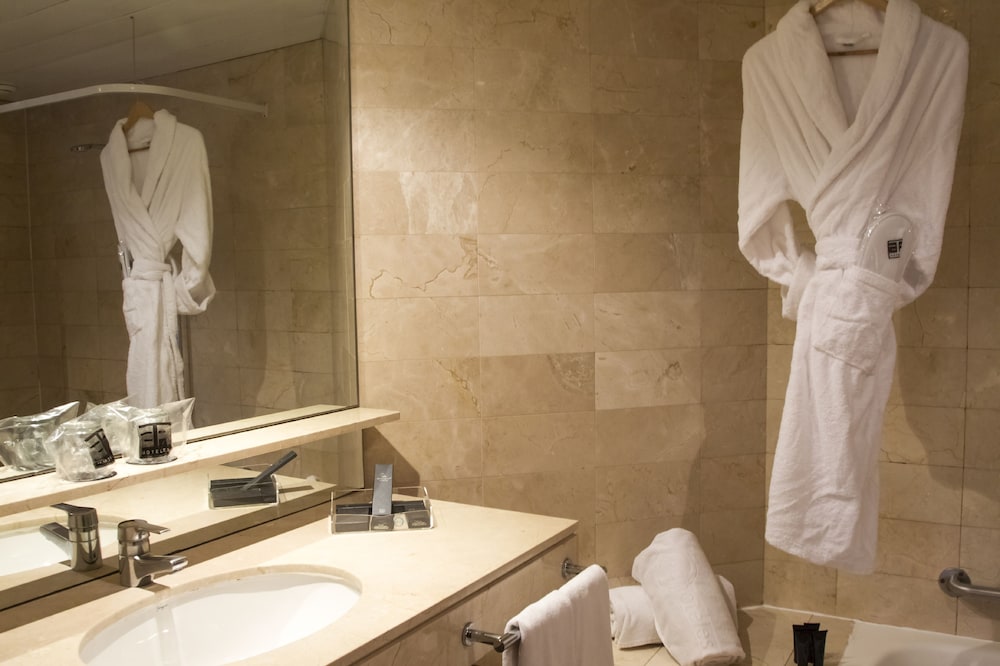 Hotel Viladomat — Hotel rooms in Barcelona, Catalonia
