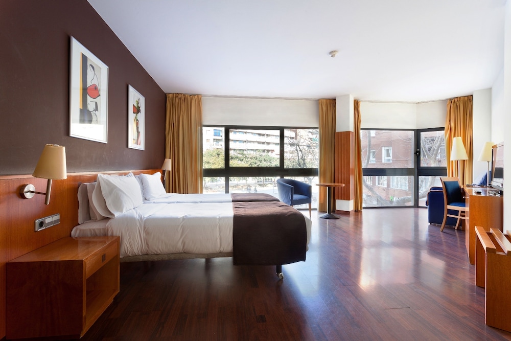 Hotel Viladomat — Hotel rooms in Barcelona, Catalonia