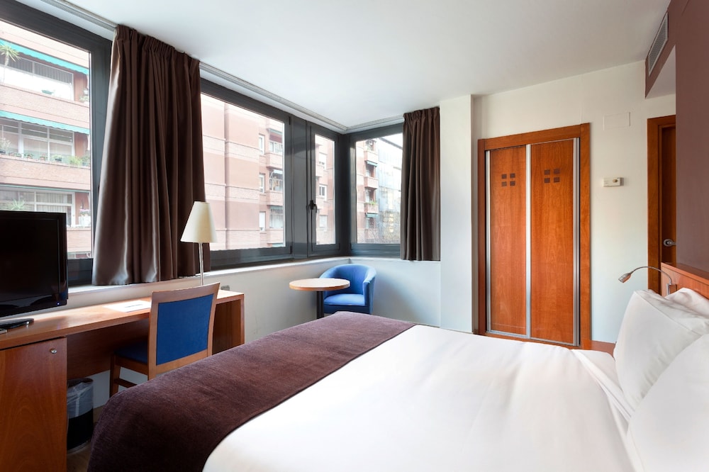 Hotel Viladomat — Hotel rooms in Barcelona, Catalonia