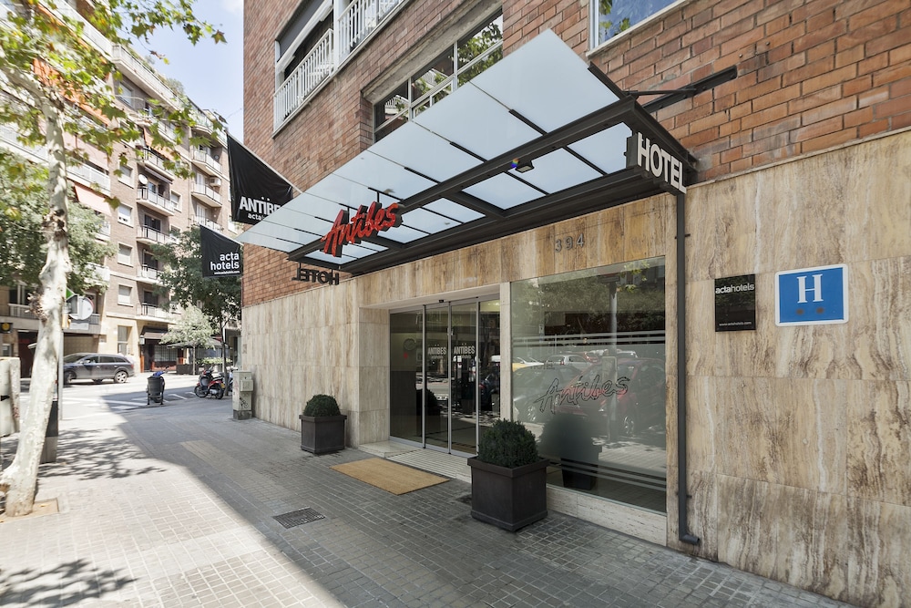 Hotel Acta Antibes — Hotel building in Barcelona, Catalonia