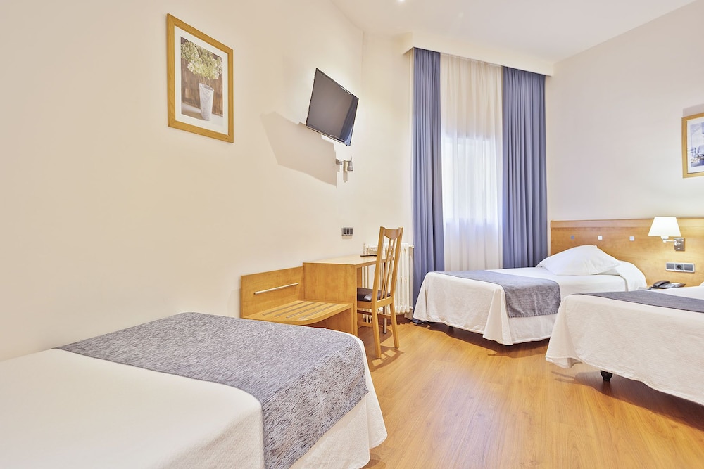 Hotel Acta Antibes — Hotel rooms in Barcelona, Catalonia