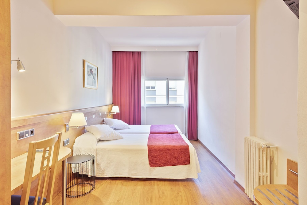 Hotel Acta Antibes — Hotel rooms in Barcelona, Catalonia
