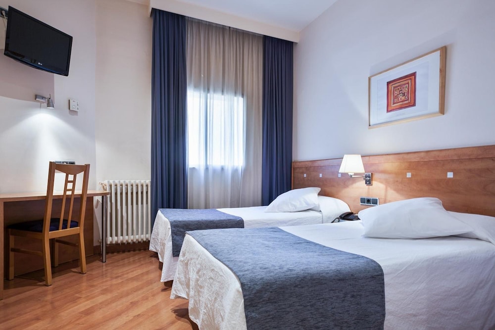 Hotel Acta Antibes — Hotel rooms in Barcelona, Catalonia