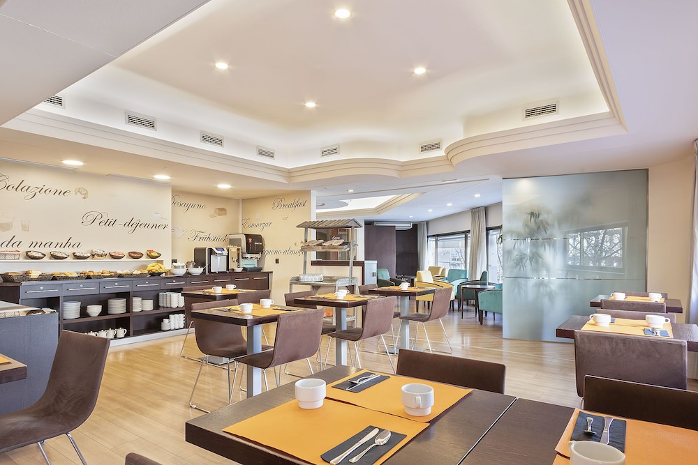 Hotel Acta Antibes — Restaurant & bars in Barcelona, Catalonia