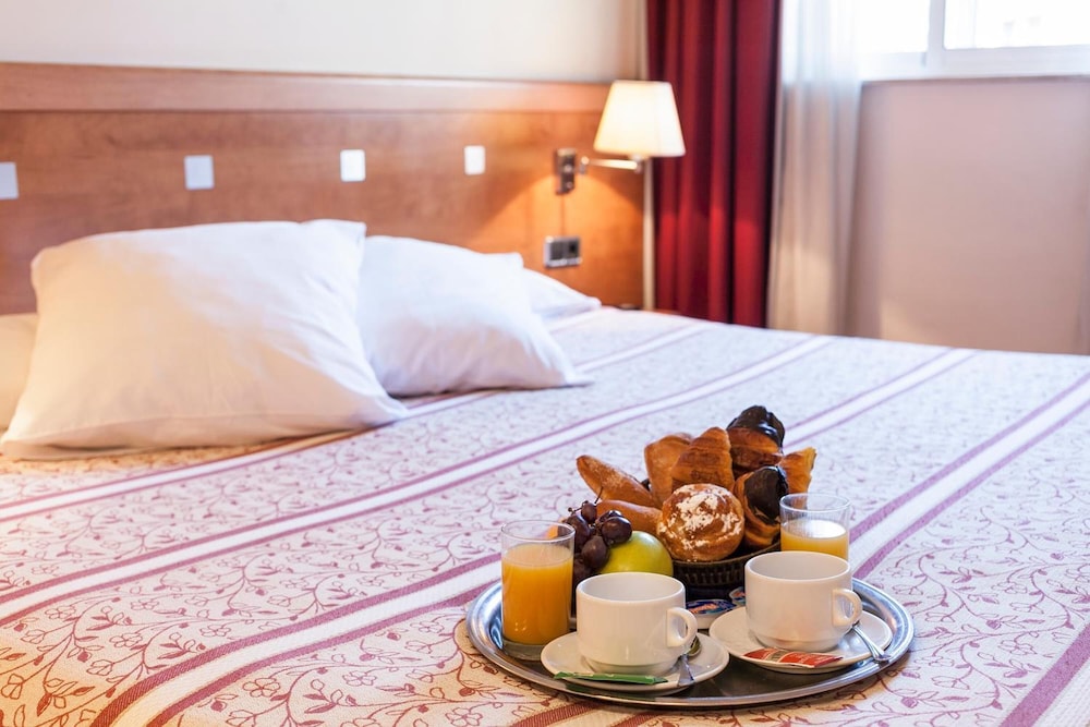 Hotel Acta Antibes — Hotel rooms in Barcelona, Catalonia