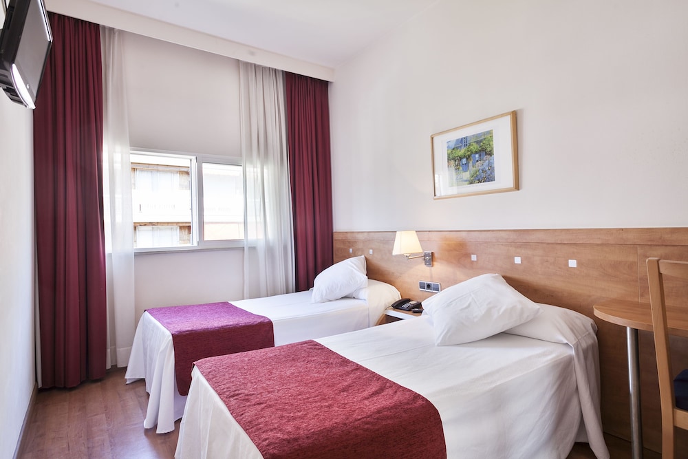 Hotel Acta Antibes — Hotel rooms in Barcelona, Catalonia