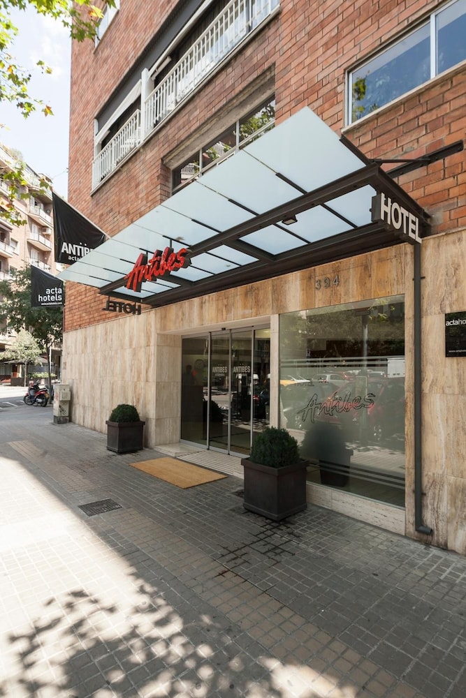 Hotel Acta Antibes — Hotel building in Barcelona, Catalonia