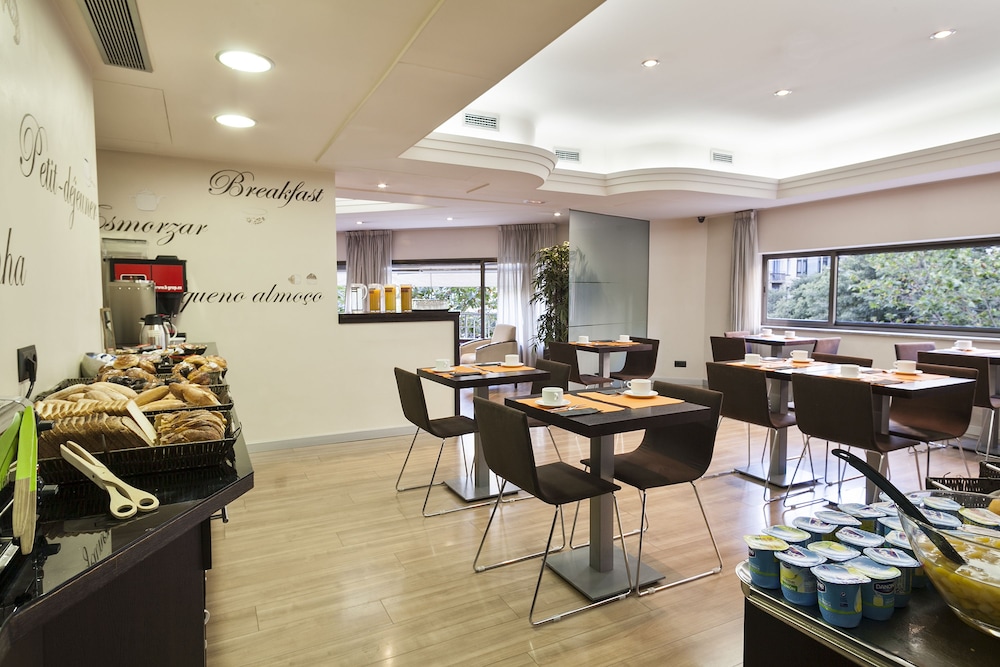Hotel Acta Antibes — Restaurant & bars in Barcelona, Catalonia