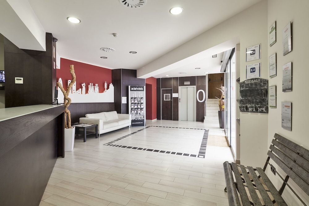 Hotel Acta Antibes — Hotel building in Barcelona, Catalonia