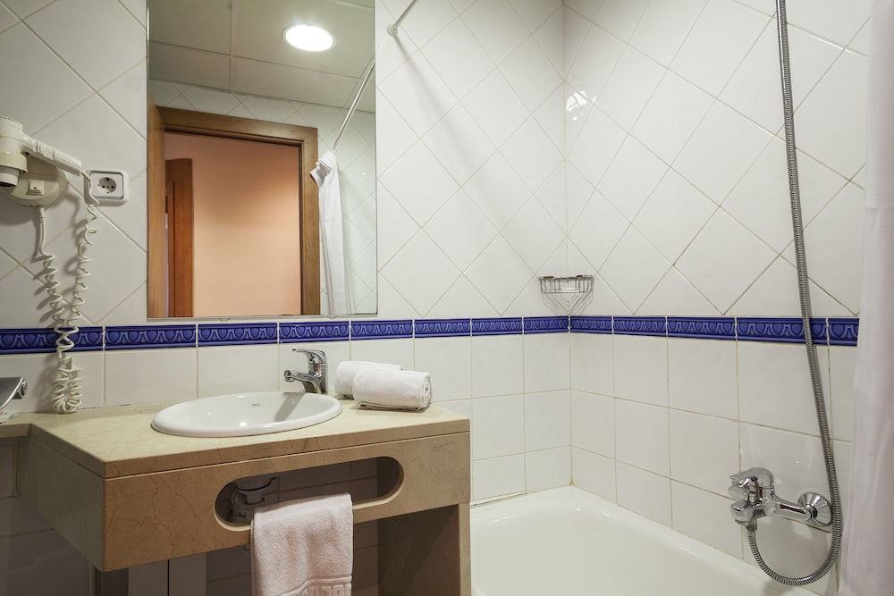 Hotel Acta Antibes — Hotel rooms in Barcelona, Catalonia