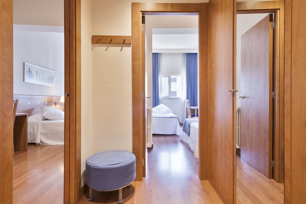 Hotel Acta Antibes — Hotel rooms in Barcelona, Catalonia