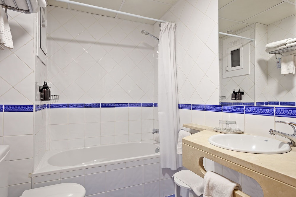 Hotel Acta Antibes — Hotel rooms in Barcelona, Catalonia