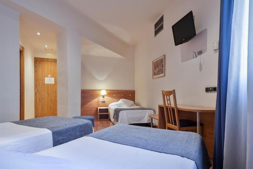 Hotel Acta Antibes — Hotel rooms in Barcelona, Catalonia