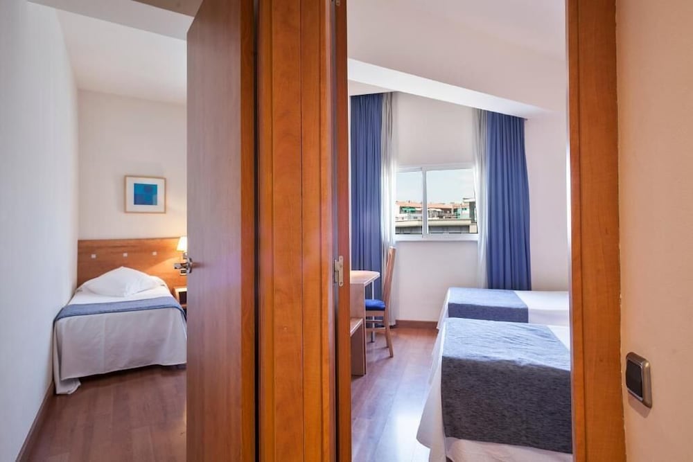 Hotel Acta Antibes — Hotel rooms in Barcelona, Catalonia