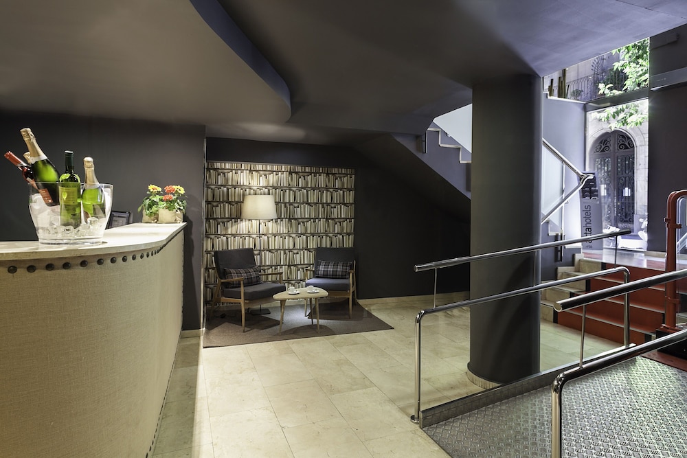 Hotel Acta BCN 40 — Hotel building in Barcelona, Catalonia