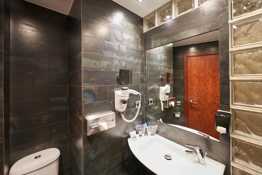 Hotel Garbi Millenni — Hotel rooms in Barcelona, Catalonia