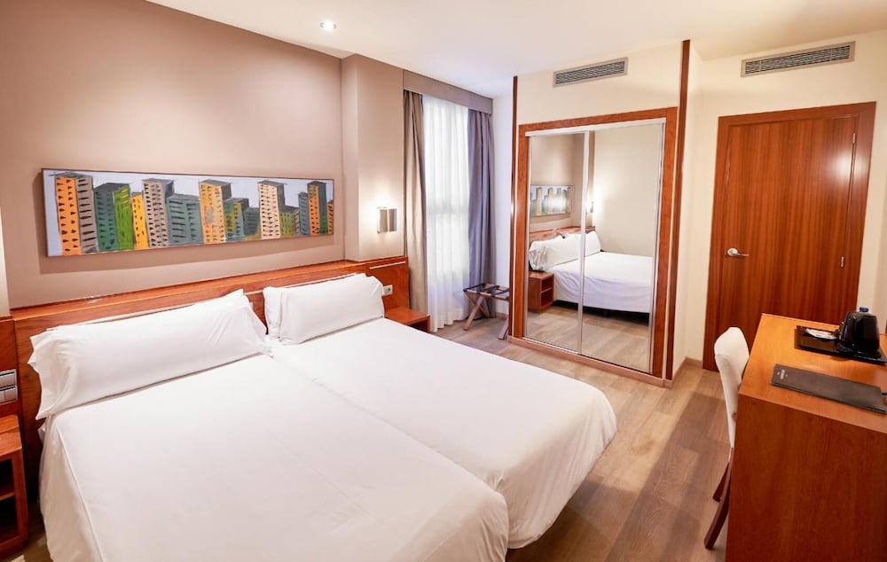 Hotel Garbi Millenni — Hotel rooms in Barcelona, Catalonia