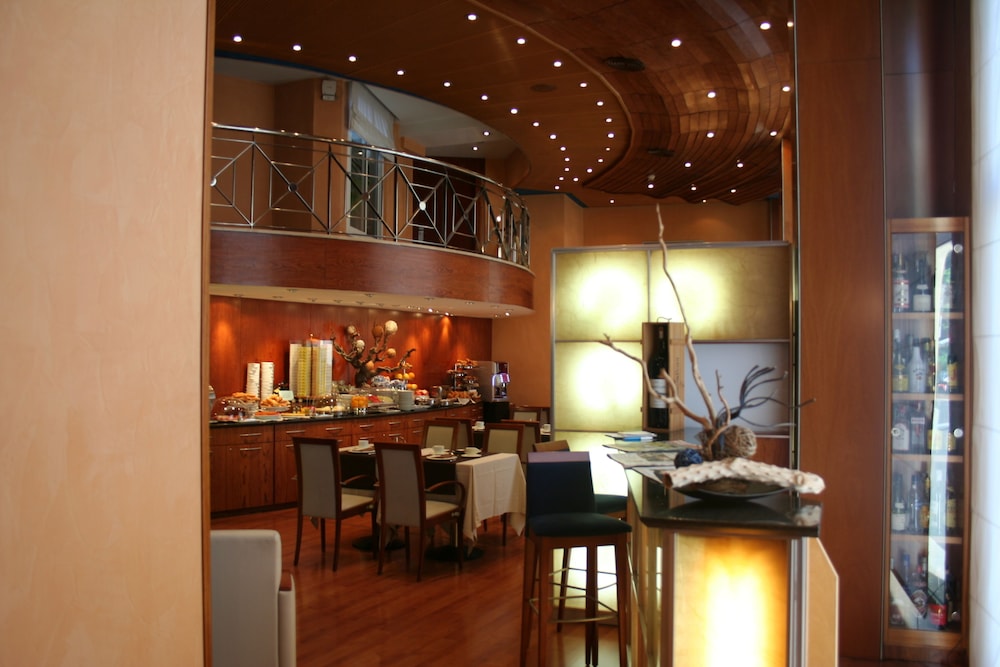 Hotel Garbi Millenni — Restaurant & bars in Barcelona, Catalonia