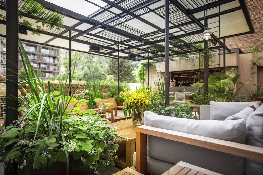 Alexandra Barcelona Hotel, Curio Collection by Hilton — Hotel building in Barcelona, Catalonia