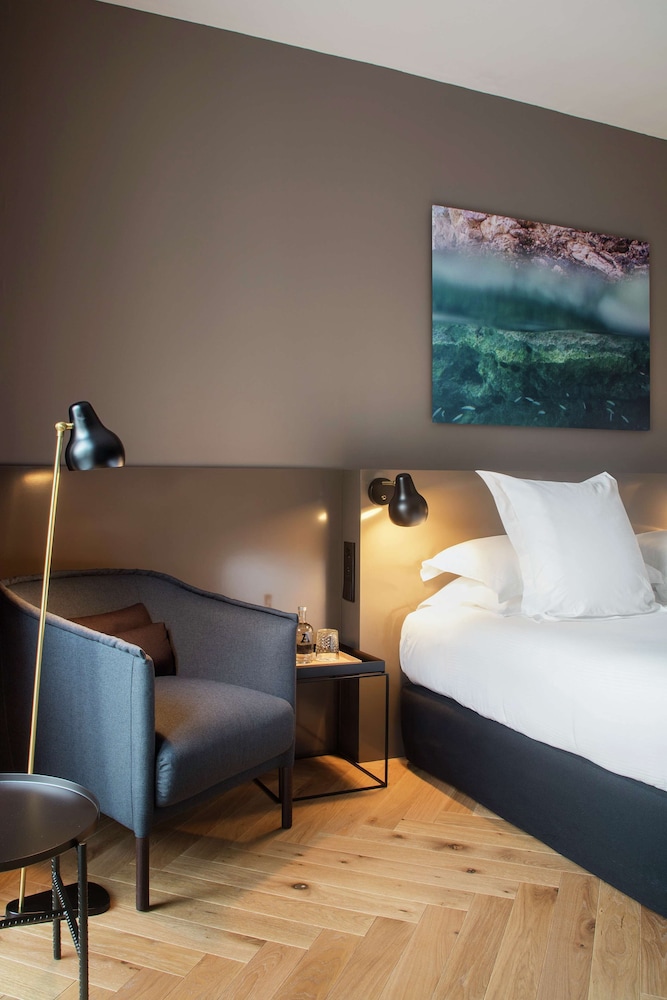Alexandra Barcelona Hotel, Curio Collection by Hilton — Hotel rooms in Barcelona, Catalonia