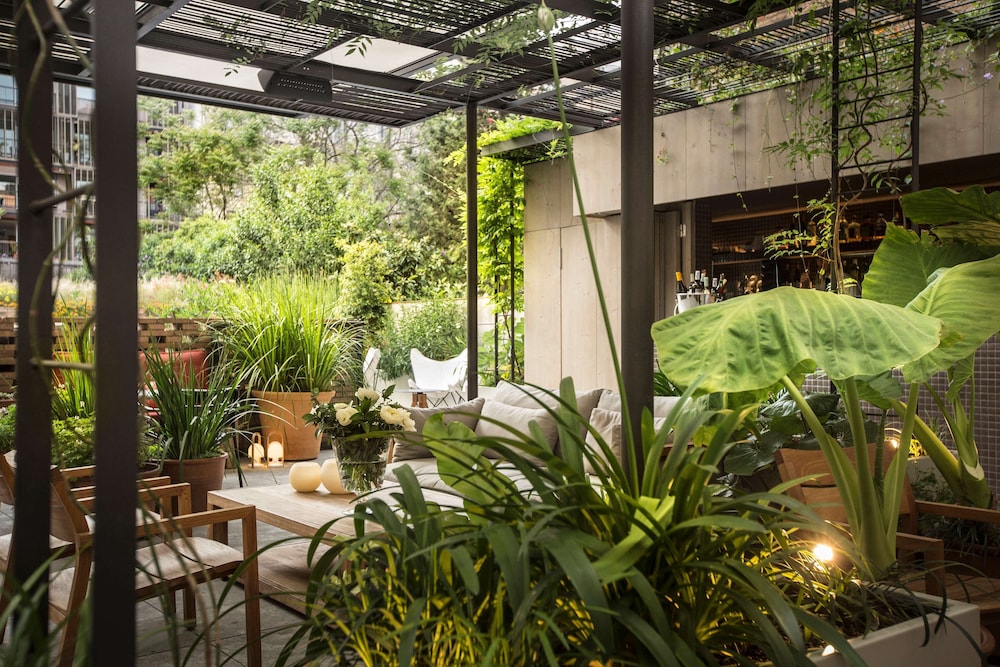 Alexandra Barcelona Hotel, Curio Collection by Hilton — Hotel building in Barcelona, Catalonia