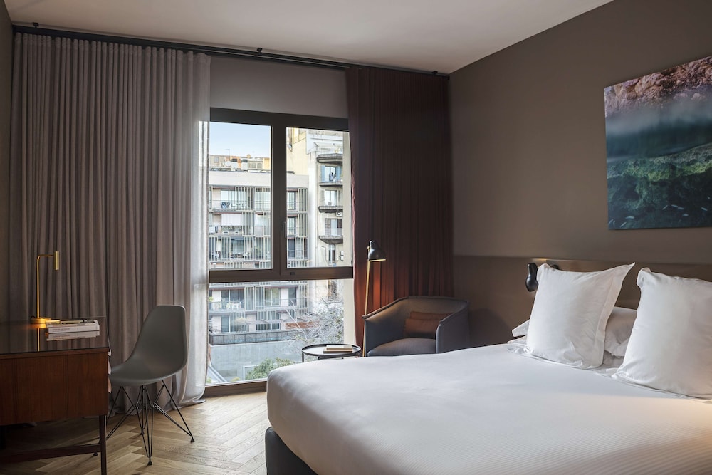 Alexandra Barcelona Hotel, Curio Collection by Hilton — Hotel rooms in Barcelona, Catalonia
