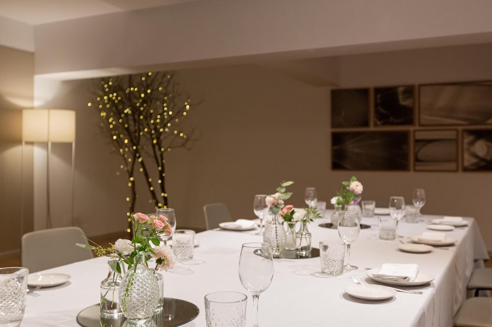 Alexandra Barcelona Hotel, Curio Collection by Hilton — Restaurant & bars in Barcelona, Catalonia