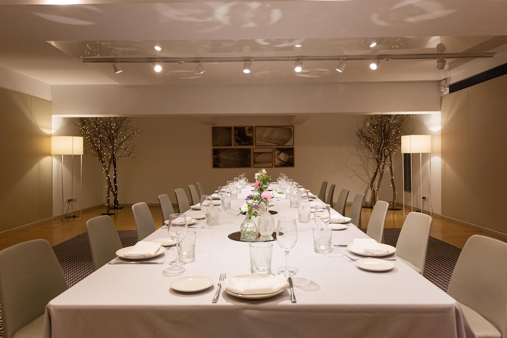 Alexandra Barcelona Hotel, Curio Collection by Hilton — Restaurant & bars in Barcelona, Catalonia