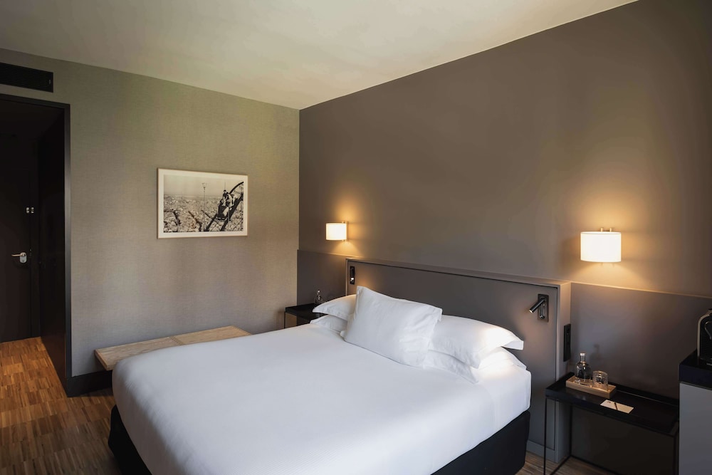 Alexandra Barcelona Hotel, Curio Collection by Hilton — Hotel rooms in Barcelona, Catalonia