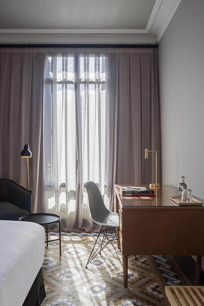 Alexandra Barcelona Hotel, Curio Collection by Hilton — Hotel rooms in Barcelona, Catalonia