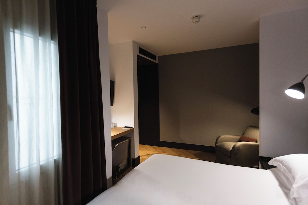 Alexandra Barcelona Hotel, Curio Collection by Hilton — Hotel rooms in Barcelona, Catalonia