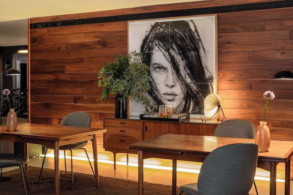 Alexandra Barcelona Hotel, Curio Collection by Hilton — Restaurant & bars in Barcelona, Catalonia