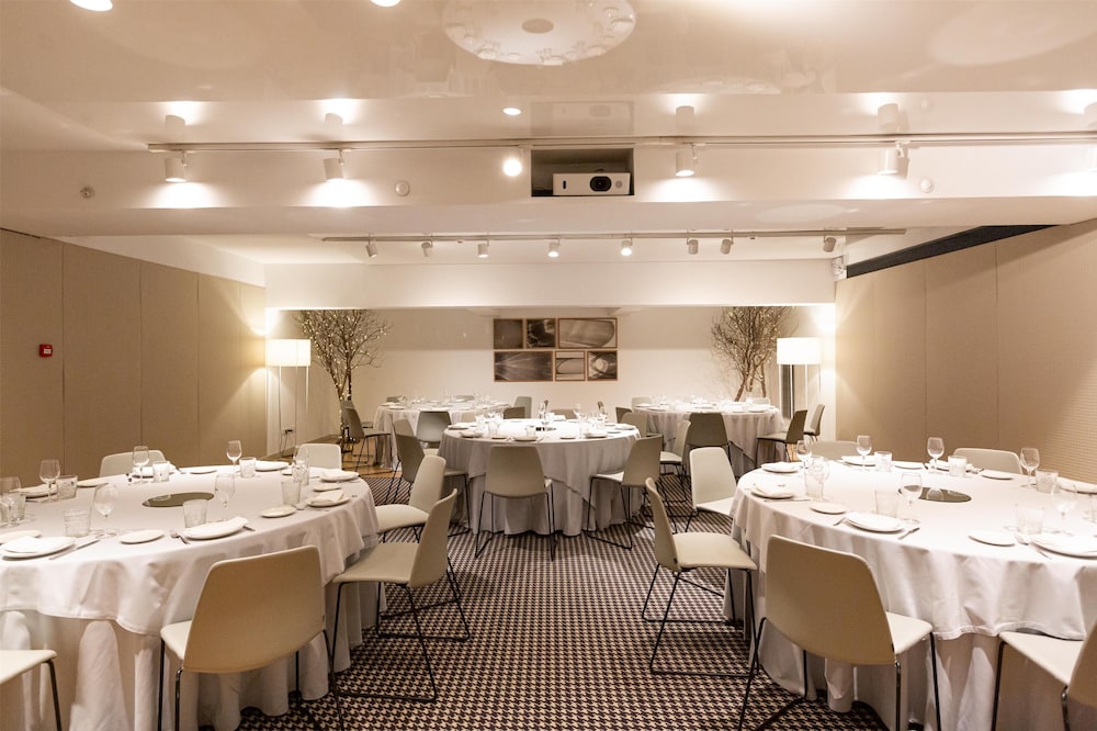 Alexandra Barcelona Hotel, Curio Collection by Hilton — Restaurant & bars in Barcelona, Catalonia