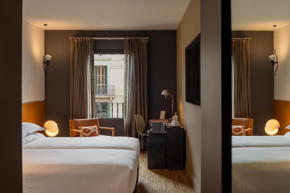 Alexandra Barcelona Hotel, Curio Collection by Hilton — Hotel rooms in Barcelona, Catalonia